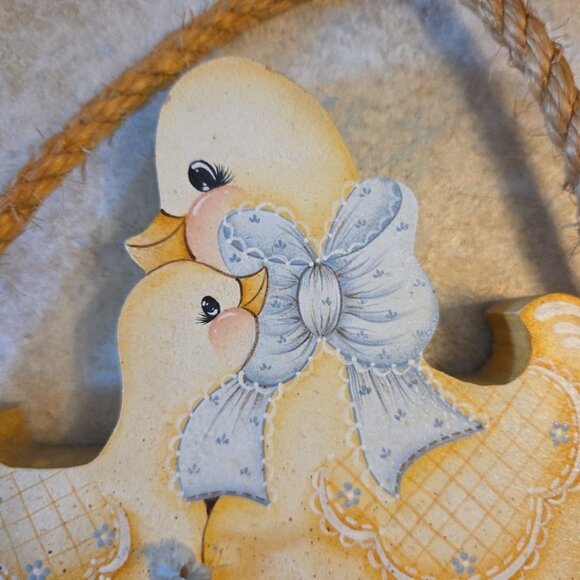 Hand Painted Goose and Baby in Basket Plaque Wood Vintage Cottage Core - Picture 4 of 8